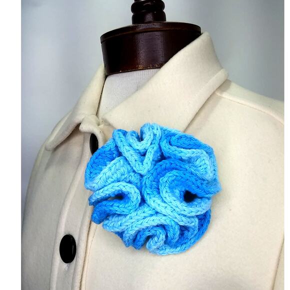 Bright Blue Floral Crochet Brooch Handmade Swirl Ombre Outerwear Colorful Pin - Picture 8 of 10